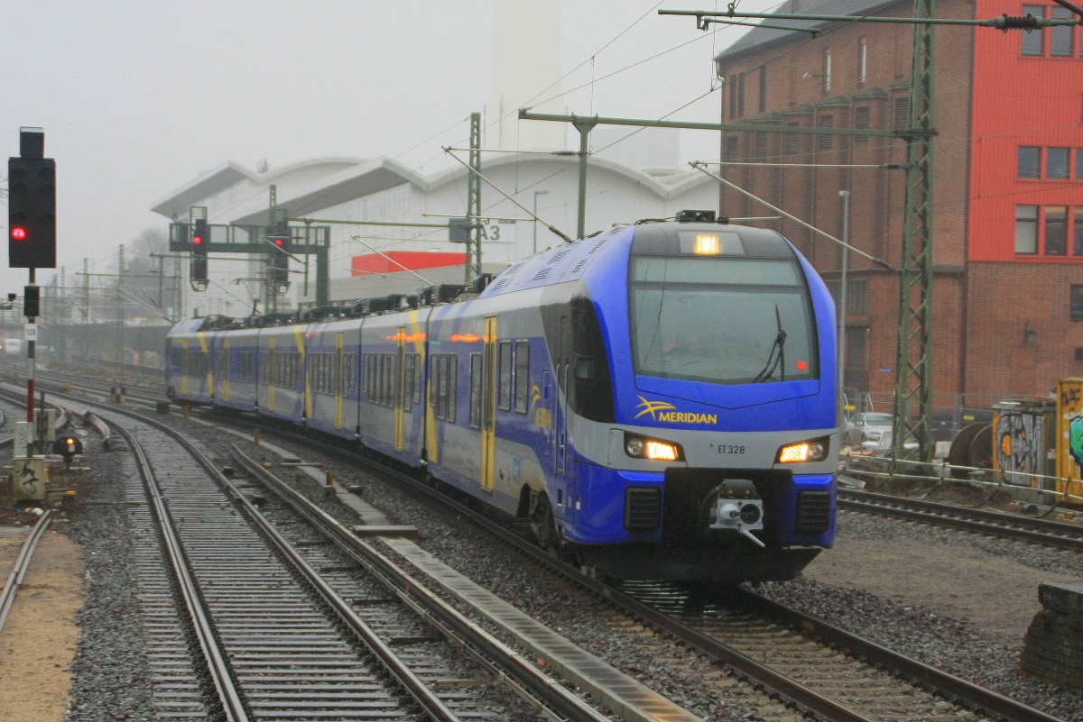 Ersatzzug Meridian ET 328 als RB61 nach Itzehoe in Hamburg-Sternschanze am 18.12.2014