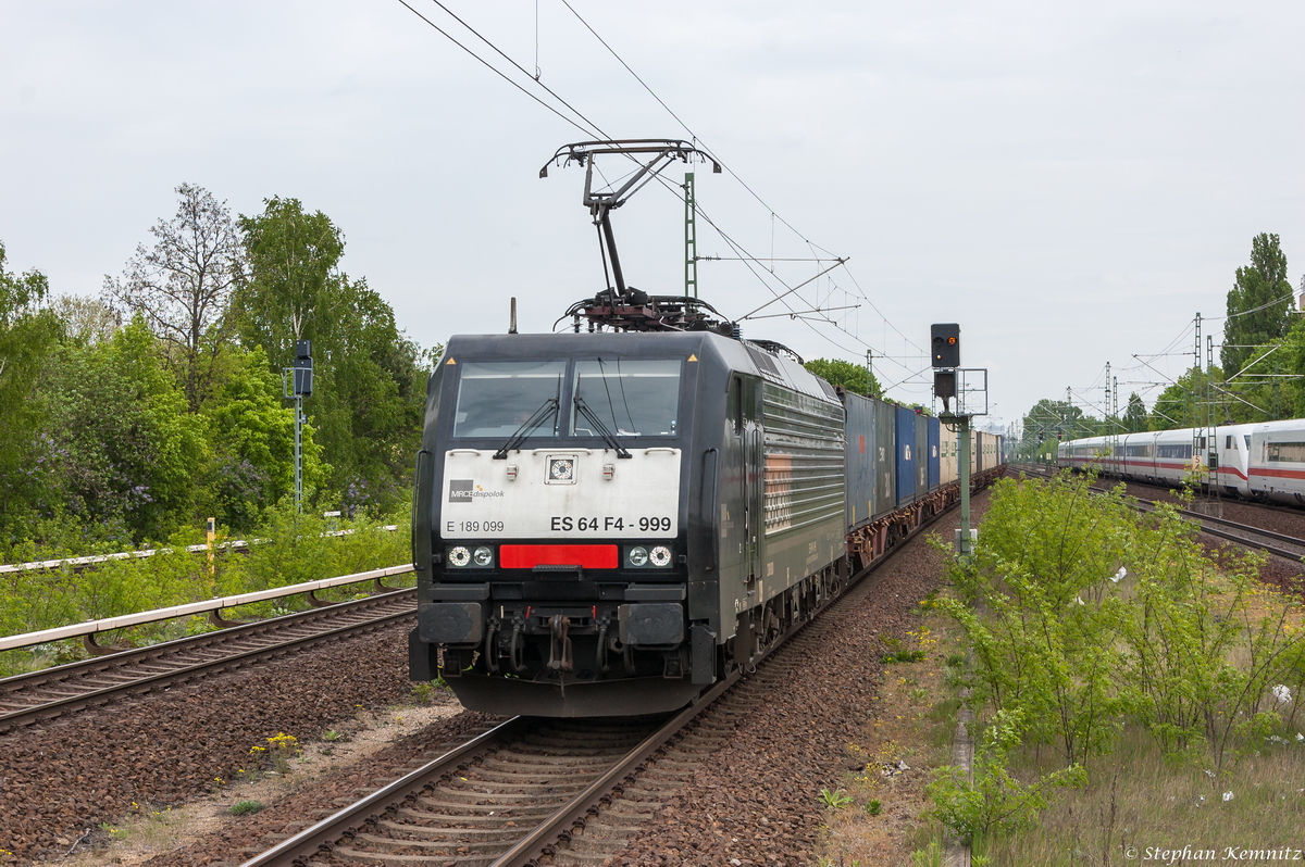 ES 64 F4 - 999 (189 099-5) MRCE Dispolok GmbH für LOCON Benelux B.V. mit einem Containerzug in Berlin Jungfernheide und fuhr weiter in Richtung Berlin-Spandau. 09.05.2015