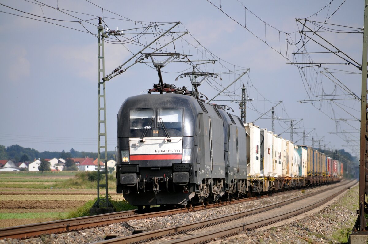 ES 64 U 2 099  182 599-1 und ES 64 U 2 033  182 533-0 mit Containerzug bei Neu-Ulm Pfuhl am 23.09.2011.