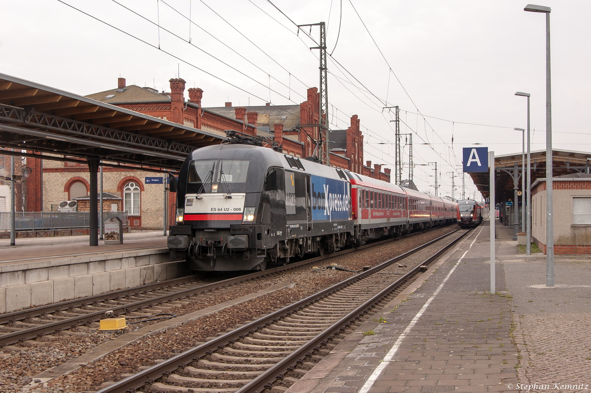 ES 64 U2 - 008 (182 508-2) MRCE Dispolok GmbH für DB Regio AG mit dem IRE  Berlin-Hamburg-Express  (IRE 18092) von Berlin Ostbahnhof nach Hamburg Hbf in Stendal. 14.04.2015