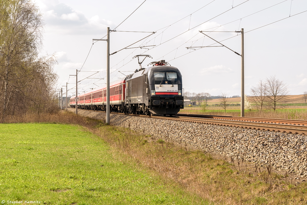 ES 64 U2 - 013 (182 513-2) MRCE Dispolok GmbH fr DB Regio mit dem IRE 4275  Berlin-Hamburg-Express  von Hamburg Hbf nach Berlin Ostbahnhof in Nennhausen. 02.04.2017