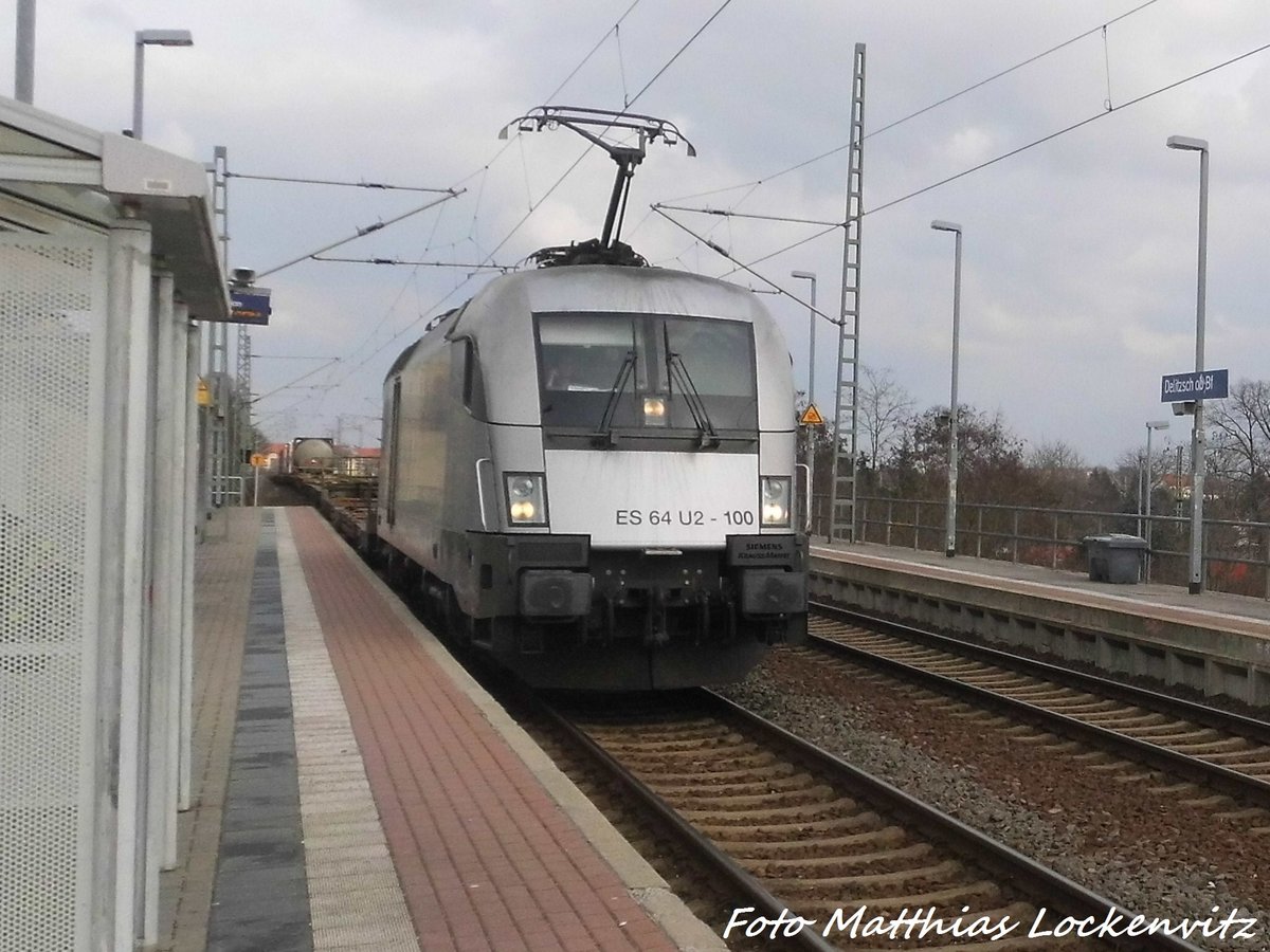ES 64 U2 - 100 mit einem G�terzug beim durchfahren des Bahnhofs Delitzsch ob Bf am 3.3.16