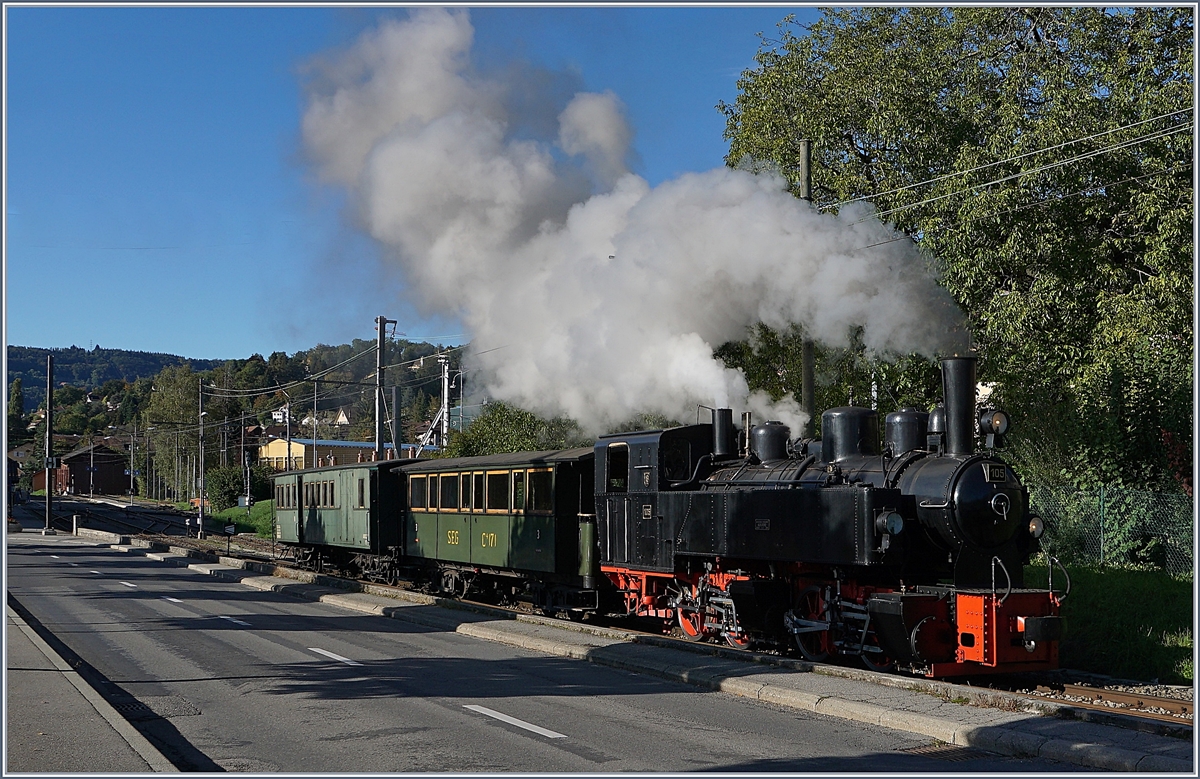 Es ist Herbst geworden, und damit verwöhnt uns die Natur mit einem zauberhaften Licht, aber auch mit langen Schatten... Die Blonay-Chamby Bahn G 2x 2/2 105 verlässt, da doch wärem als gedacht, mit folglich recht geringer Dampfentwicklung den Bahnhof von Blonay mit dem letzten Zug des Tages nach Chaulin. 

3. Okt. 2020