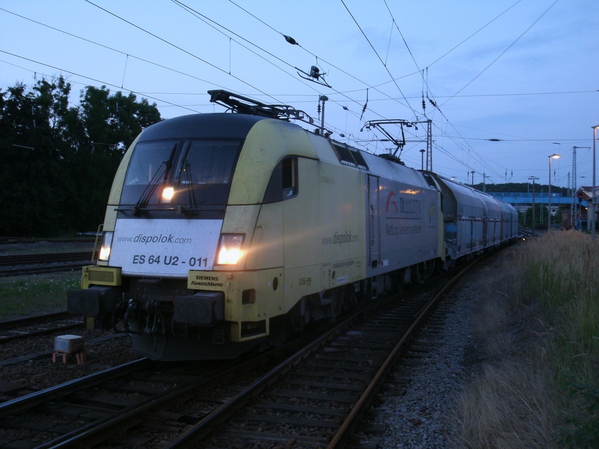 ES64U2-011,von PCT Altmann,hatte,am 16.August 2013,die Ehre den Kreidezug zubespannen der hier am Abend in Bergen/Rgen rangierte.