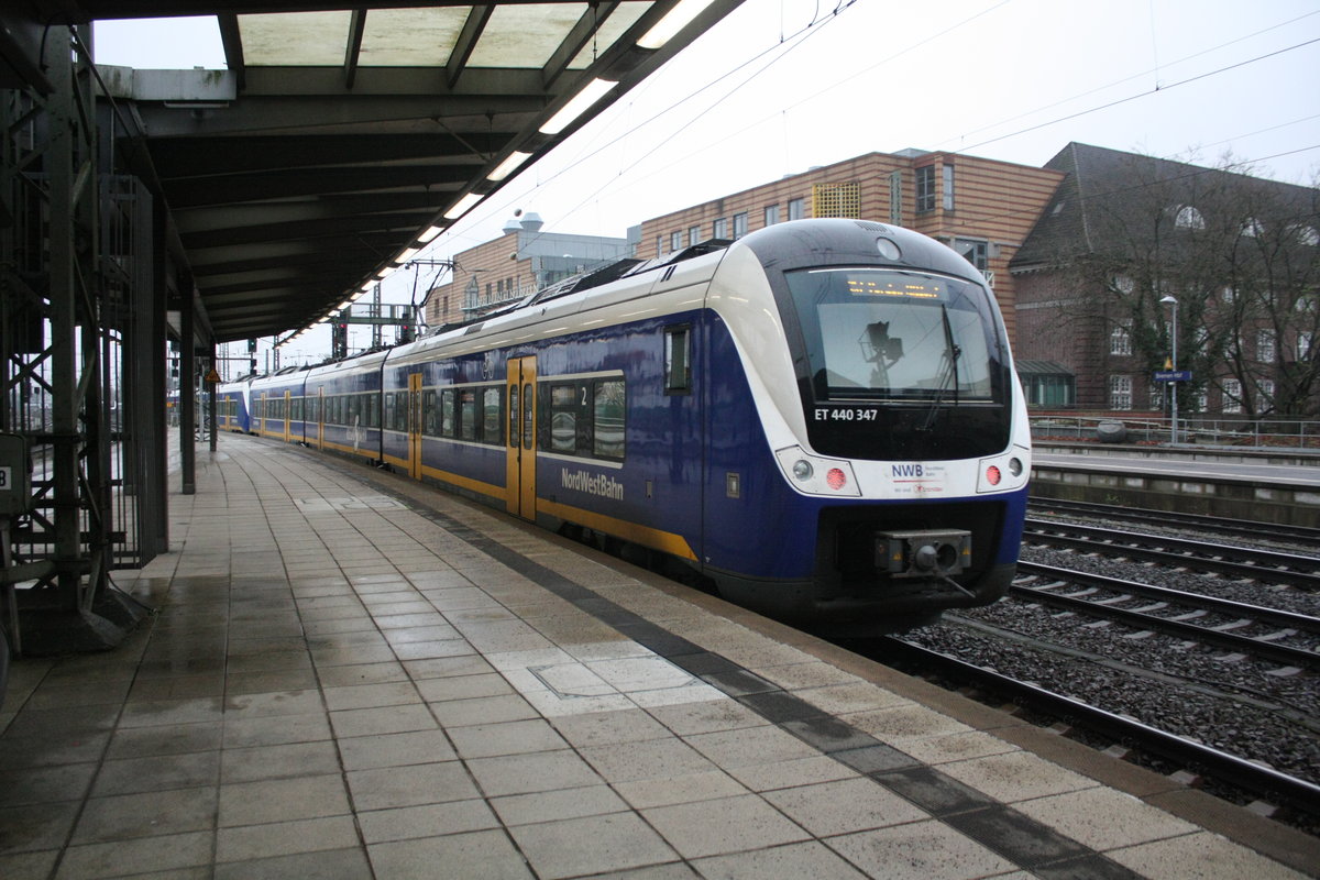 ET 440 219 und ET 440 347 als RS1 mit ziel Verden (Aller) verl�sst den Bahnhof Bremen Hbf am 8.1.21
