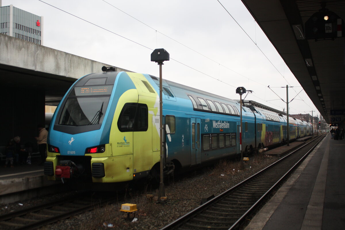 ET 602 der WestfalenBahn (WFB) verl�sst mit Ziel Rheine den Bahnhof Hannover Hbf am 4.1.22