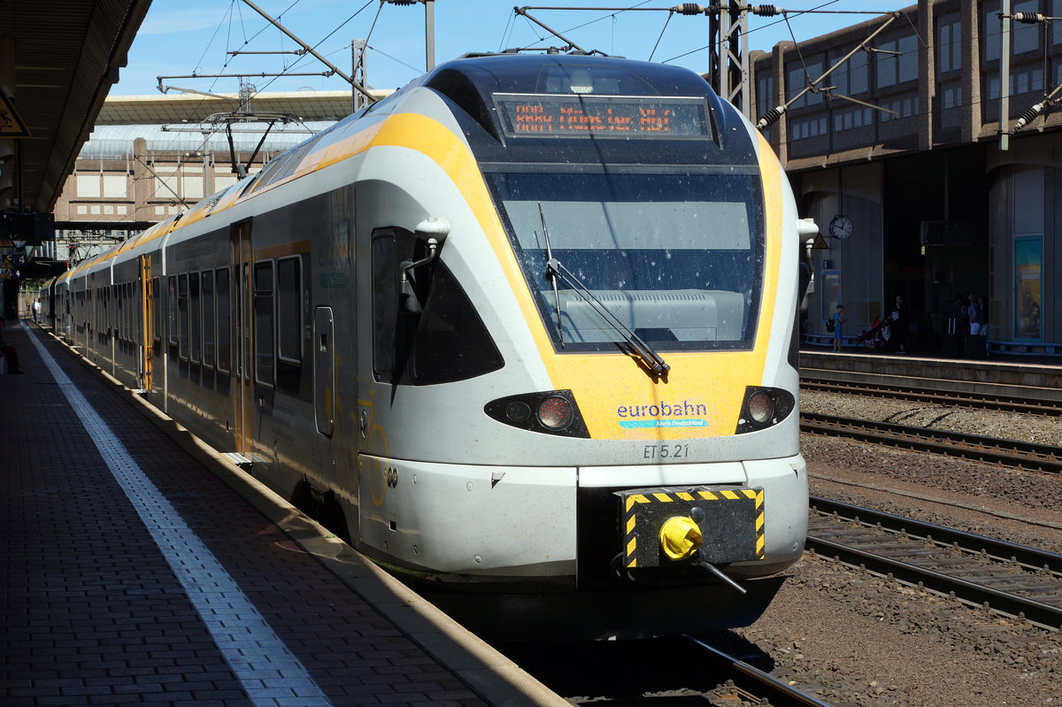 EUROBAHN: Regiobahn mit ET 5.21 von Stadler Rail auf den nchsten Einsatz wartend in Kassel-Wilhelmshhe am 7. August 2016.
Foto: Walter Ruetsch