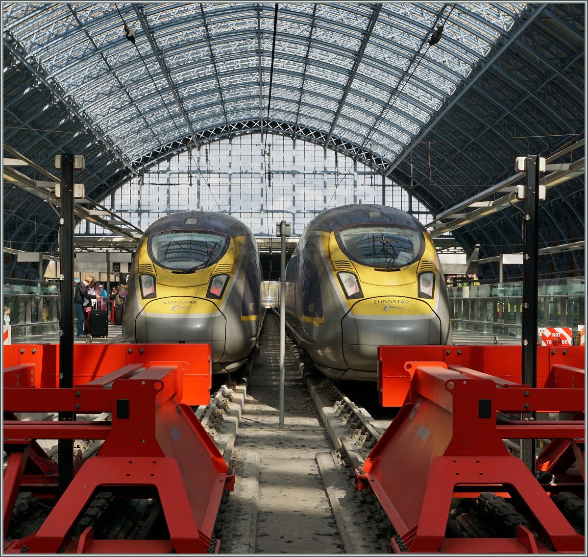 Eurostar Züge 320 BR Class 374 in London St Pancras. 17. April 2016