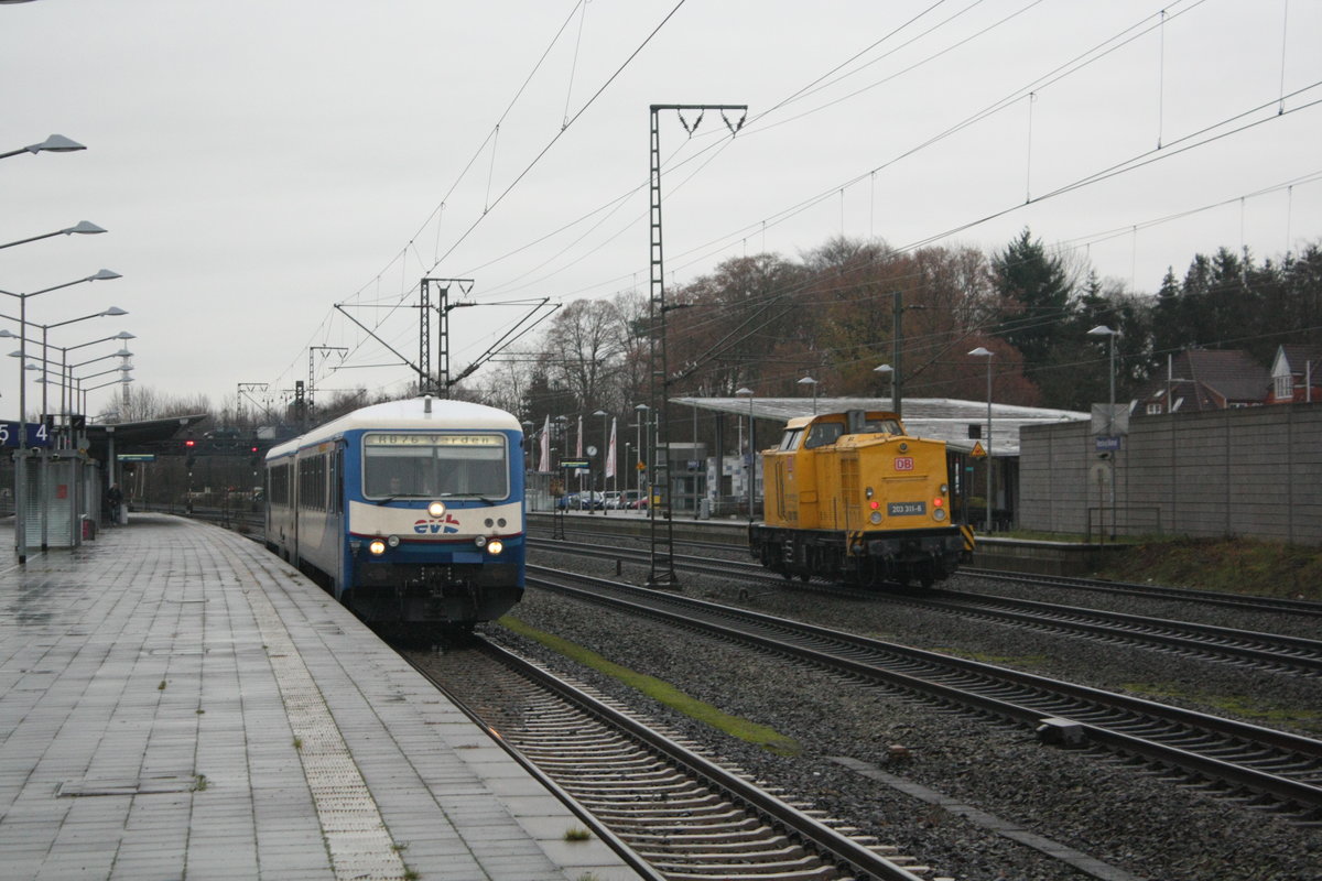 EVB VT 151 (628 151 / 928 151) als RB76 mit ziel Verden und 203 311 trafen sich im Bahnhof Rotenburg (W�mme) am 14.12.20
