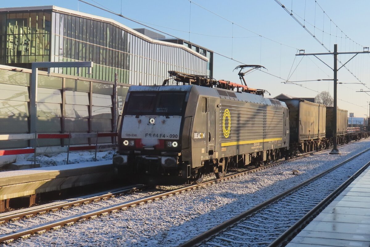 Ex-MRCE, heute Beacon Rail 189 990, in Dienstbei SBBCI, steht am 19 Jänner 2024 in Tilburg.