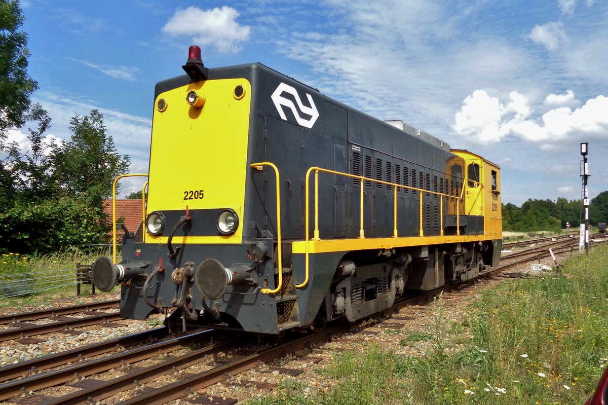 Ex-NS 2205 lauft in Simpelveld um am 8 Juli 2017.