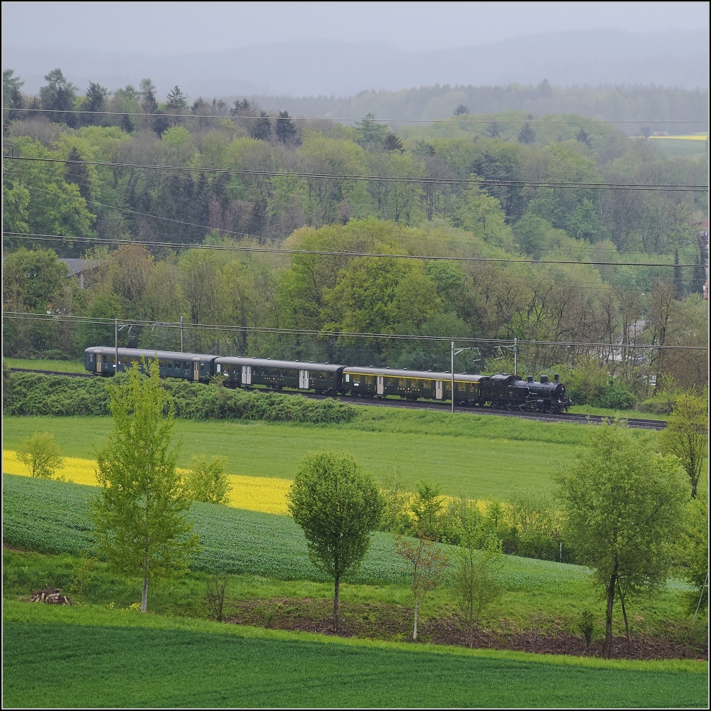 Fahrleitungsstörung nannte sie die Veranstaltung, um an die Dampfreserve in Olten für solche Fälle zu erinnern. Habersack Eb 3/5 5819 der SBB Historic auf seiner Rundfahrt über die Hauenstein-Bergstrecke und den Bözberg. Wallbach, April 2019.