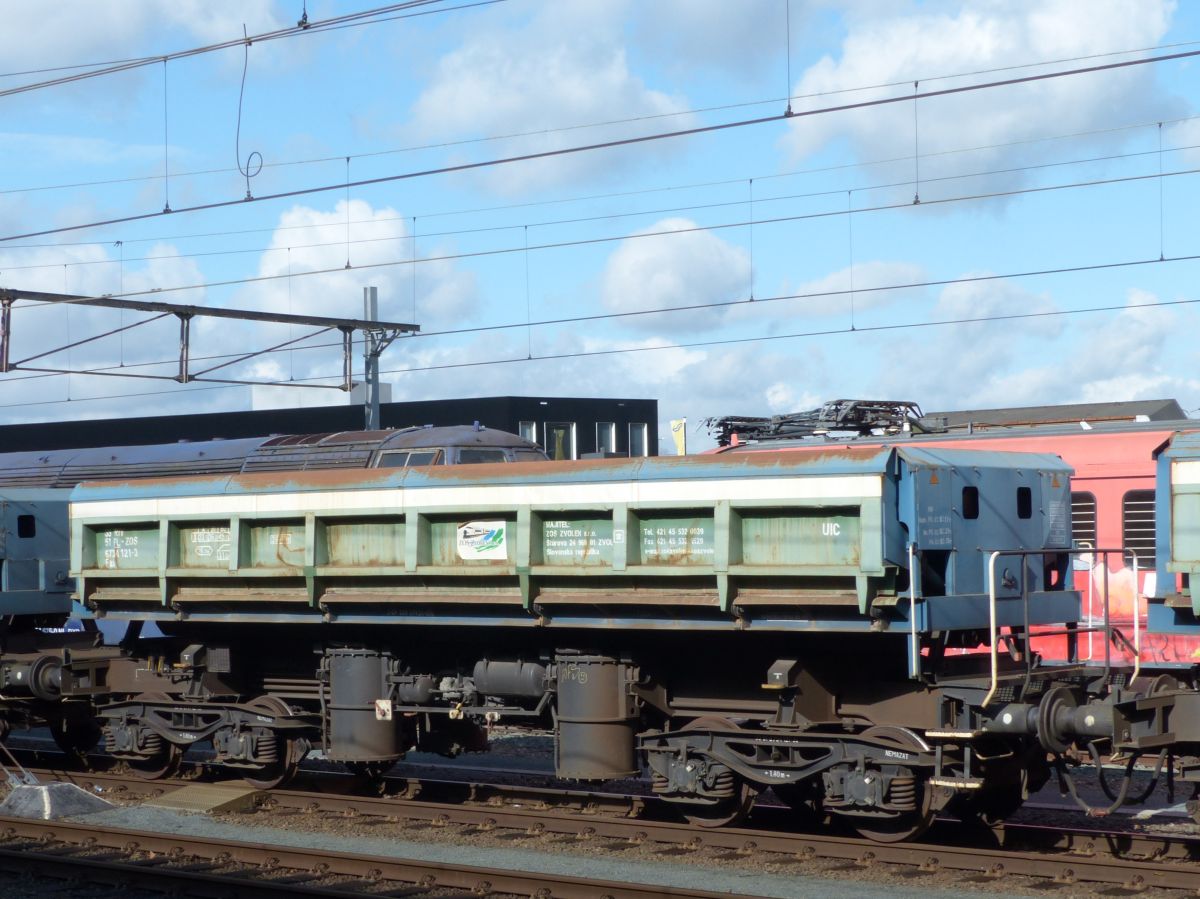 Fas Schotterwagen aus Polen mit Nummer 33 RIV 51 PL -ZOS 6734 121-3 Amersfoort Centraal, Niederlande 03-03-2020.


Fas vierassige zelflosser uit Polen naar beide zijden kiepbaar voor het vervoer van ballast  met nummer 33 RIV 51 PL -ZOS 6734 121-3 Amersfoort Centraal 03-03-2020.