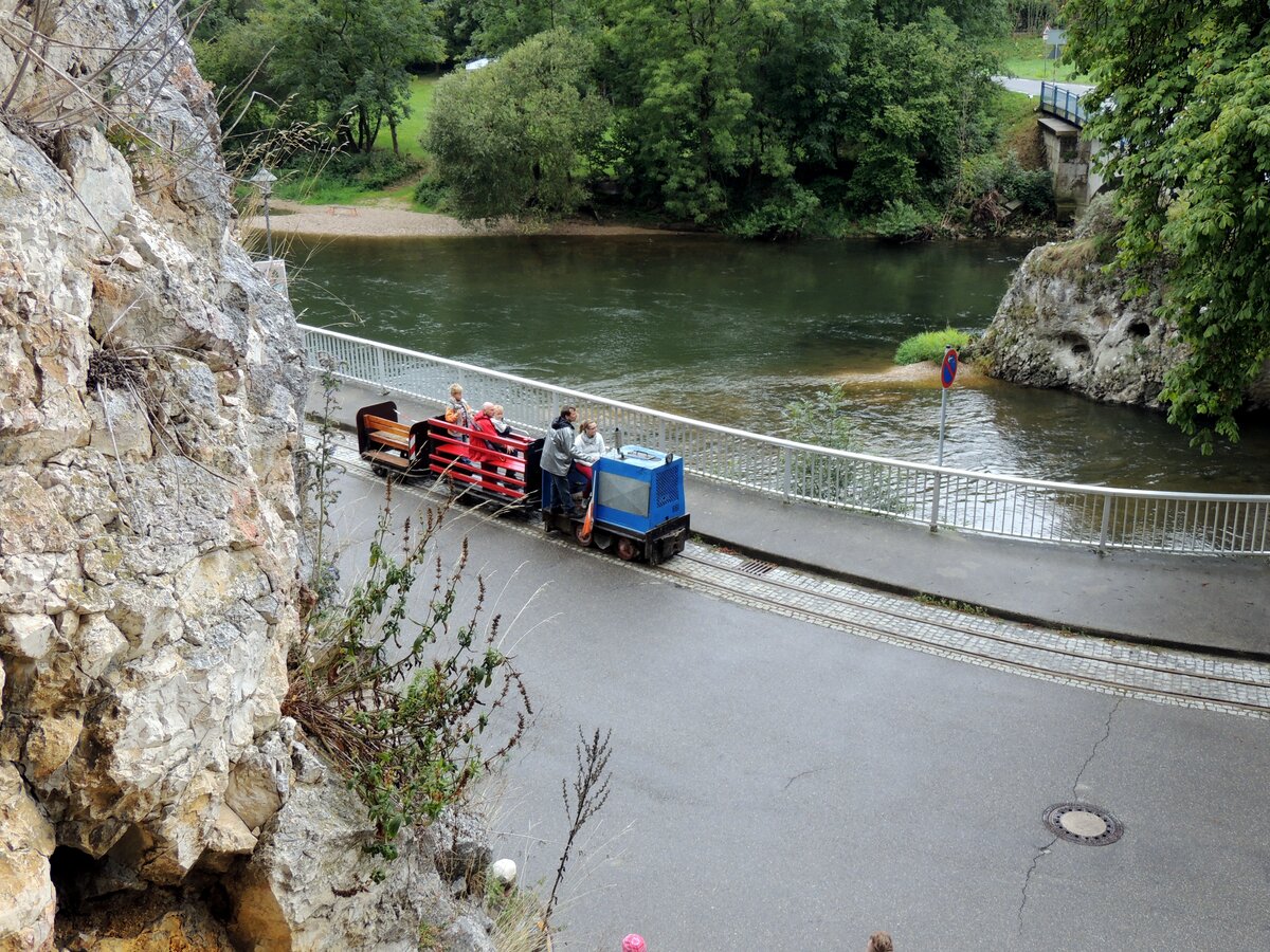 Feldbahn  Mathilda von Stoi  Nr 661 in Rechtenstein am 14.09.2013. Rechtenstein liegt am Südrand der Schwäbischen Alb an der Donautalbahn zwischen Sigmaringen und Ulm.
Vor dem Bahnhof befindet sich eine ca. 700 m lange 60 cm Schmalspur Feldbahn zwischen dem Bahnhof und dem früheren Holzstoffwerk; heute Waserkraftwerk.
Am autofreien Samstag am 14.09.2013 war die Feldbahn im Personenbetrieb. Die Fahrzeuge sind in Privatbesitz.