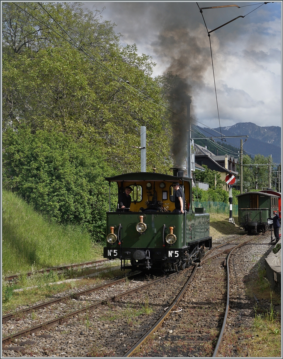 Festival Suisse de la Vapeur 2024 / Schweizer Dampf Festival 2024 bei der Blonay-Chamby Bahn. Die LEB G 3/3 N° 5 der Blonay Chamby Bahn rangiert in Blonay.

19. Mai 2024