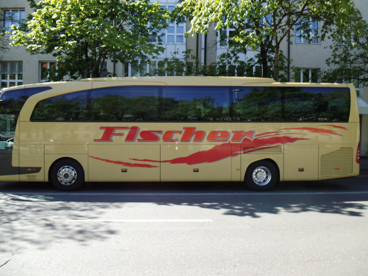Fischer, Weilheim - Mercedes Benz Travego am 17. April 2014 in M�nchen (Aufnahme: Martin Beyer)