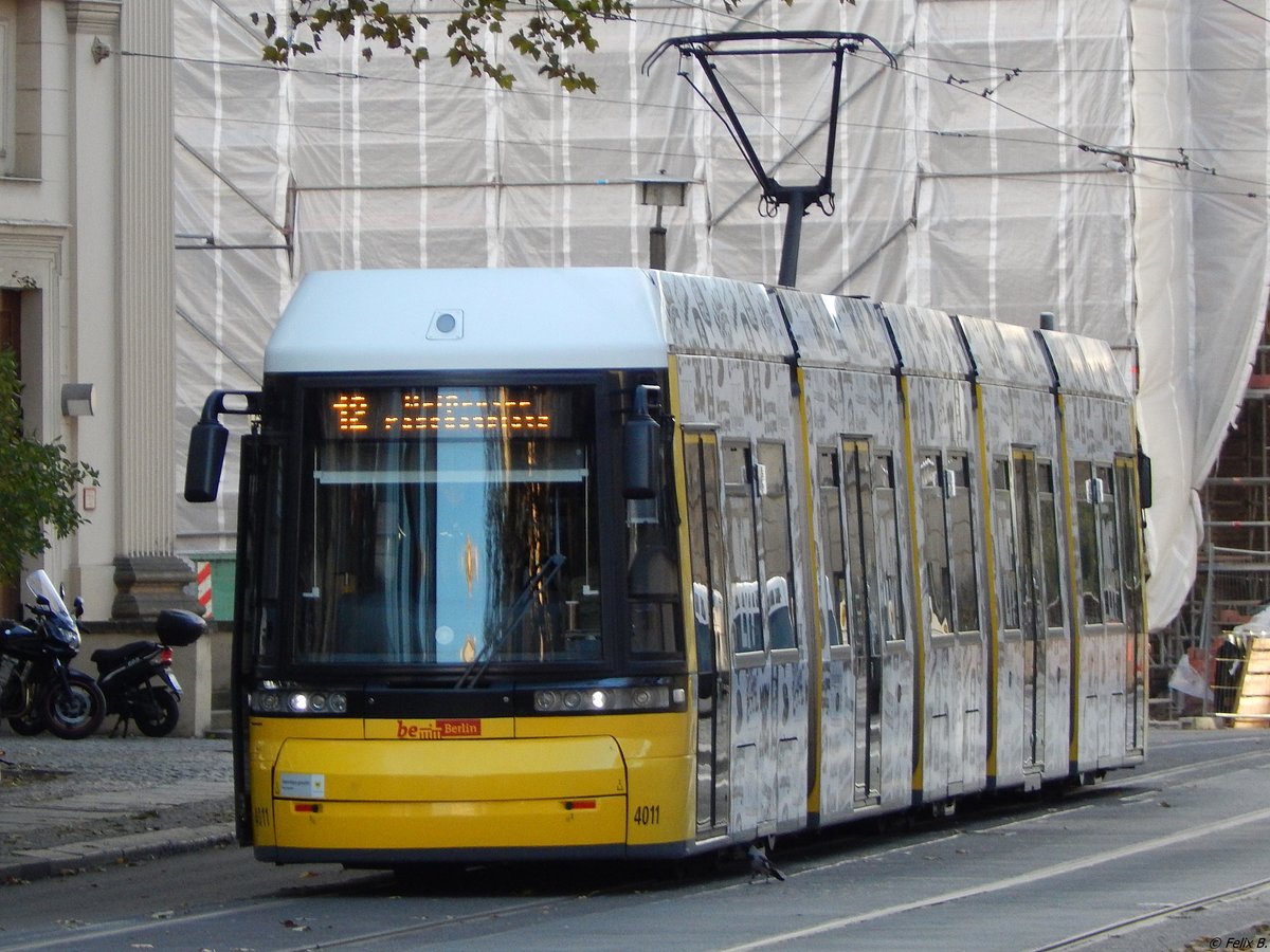 Flexity Nr. 4011 der BVG in Berlin. 