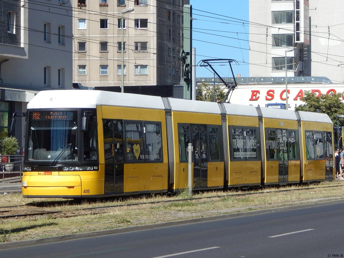 Flexity Nr. 4015 der BVG in Berlin.