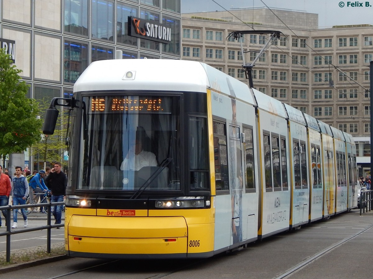 Flexity Nr. 8006 der BVG in Berlin.