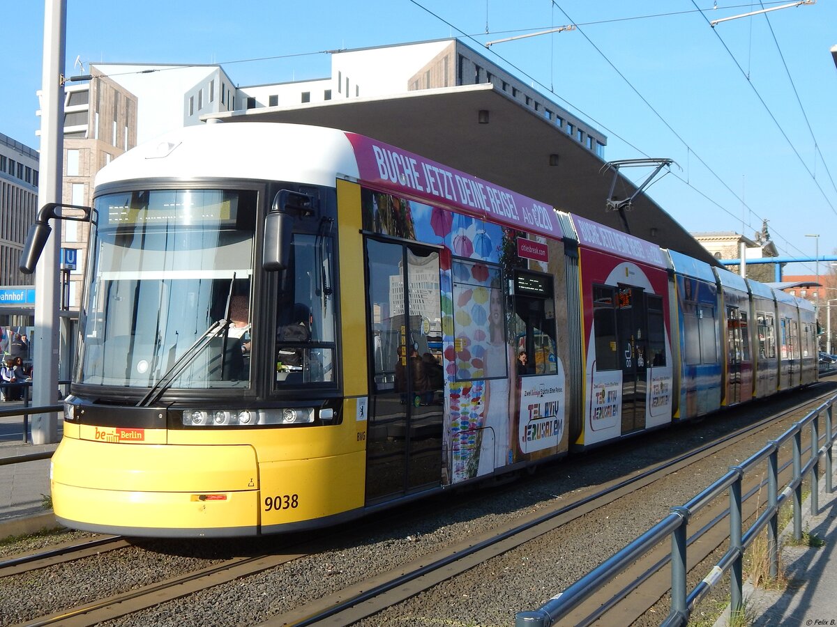 Flexity Nr. 9038 der BVG in Berlin.