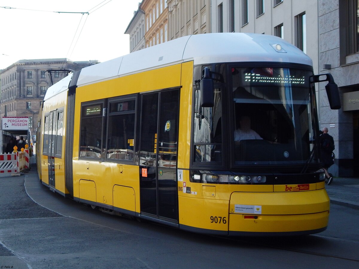 Flexity Nr. 9076 der BVG in Berlin.