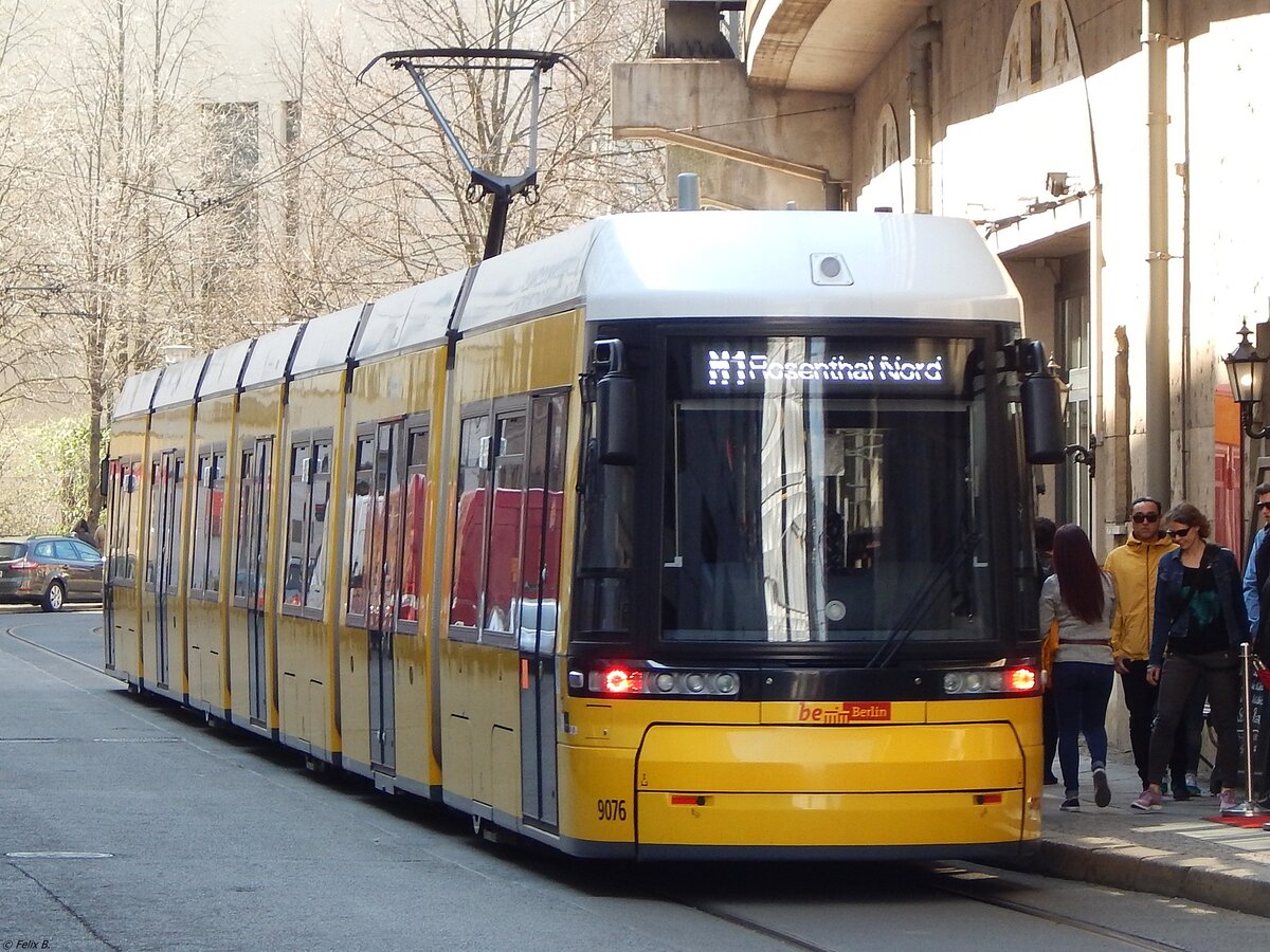 Flexity Nr. 9076 der BVG in Berlin.