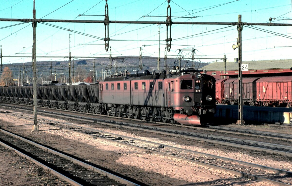 Foto von Kenth Öhlin in Sammlung von Karl Sauerbrey: SJ Dm Nr.974 in Gallivare im Oktober 1980.