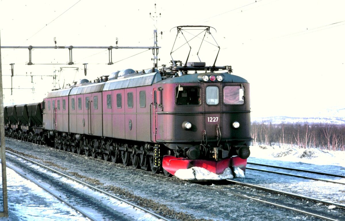 Foto von Kenth Öhlin in Sammlung von Karl Sauerbrey: SJ Dm 3 Nr.1227 in Kaisepakte im April 1984.