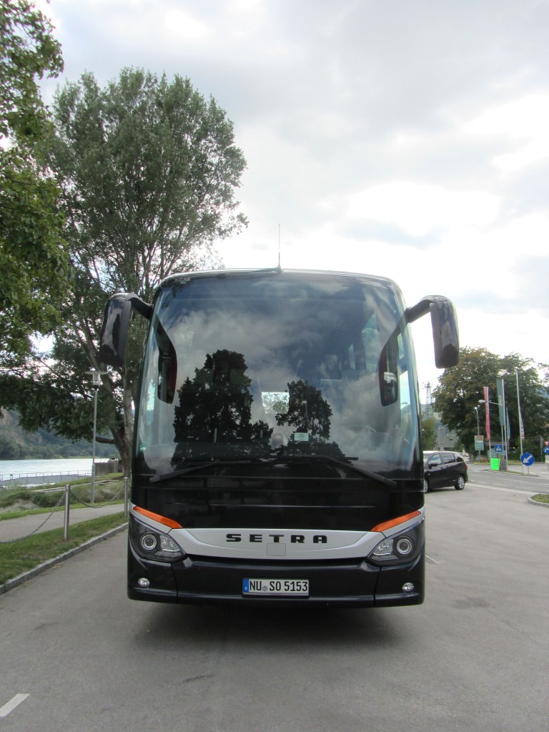 Frontansicht des neuen SETRA 515 HD aus der BRD im September 2013 in Weissenkirchen / Nieder�sterreich gesehen.