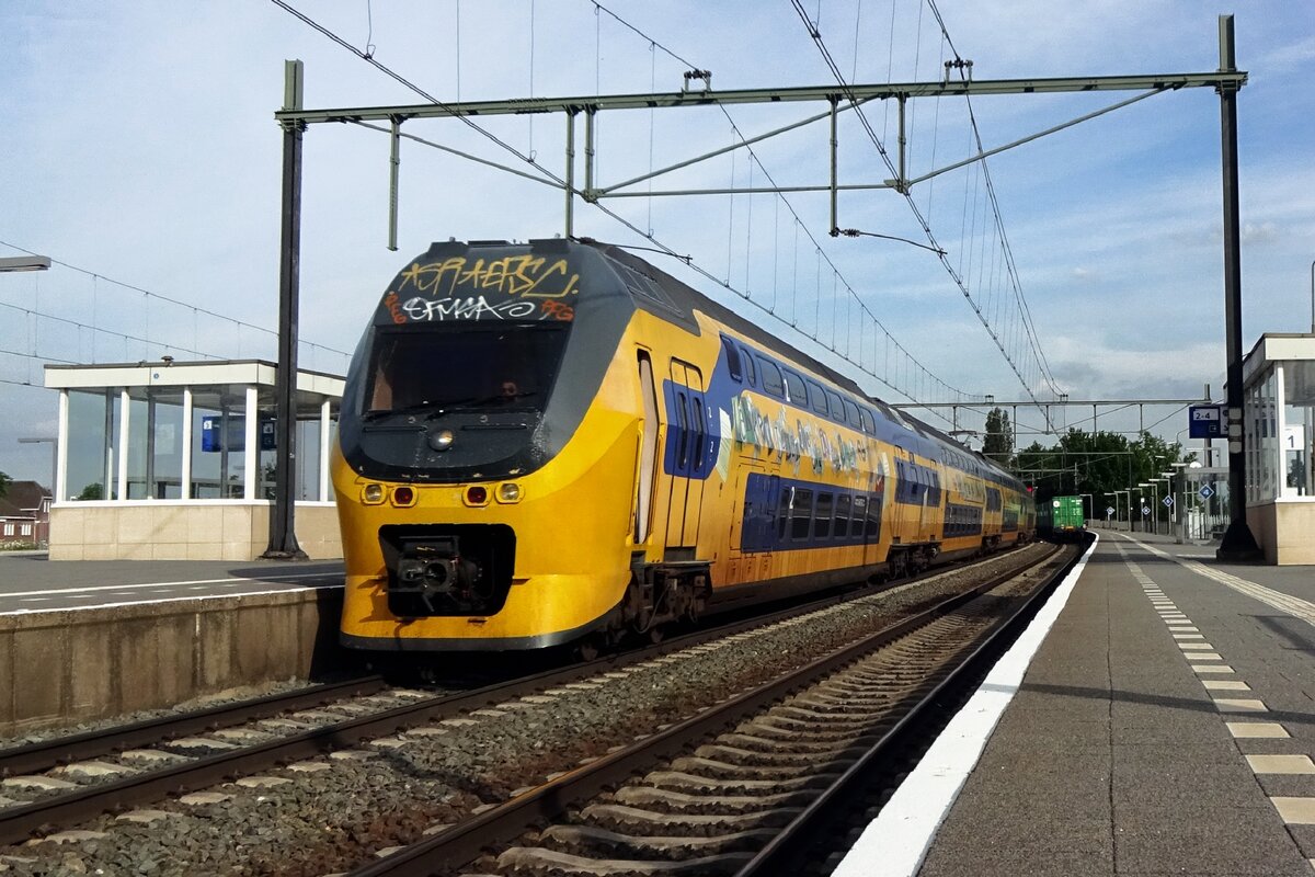 Froschblick auf NS 9514 in Blerick am 28 Mai 2021.