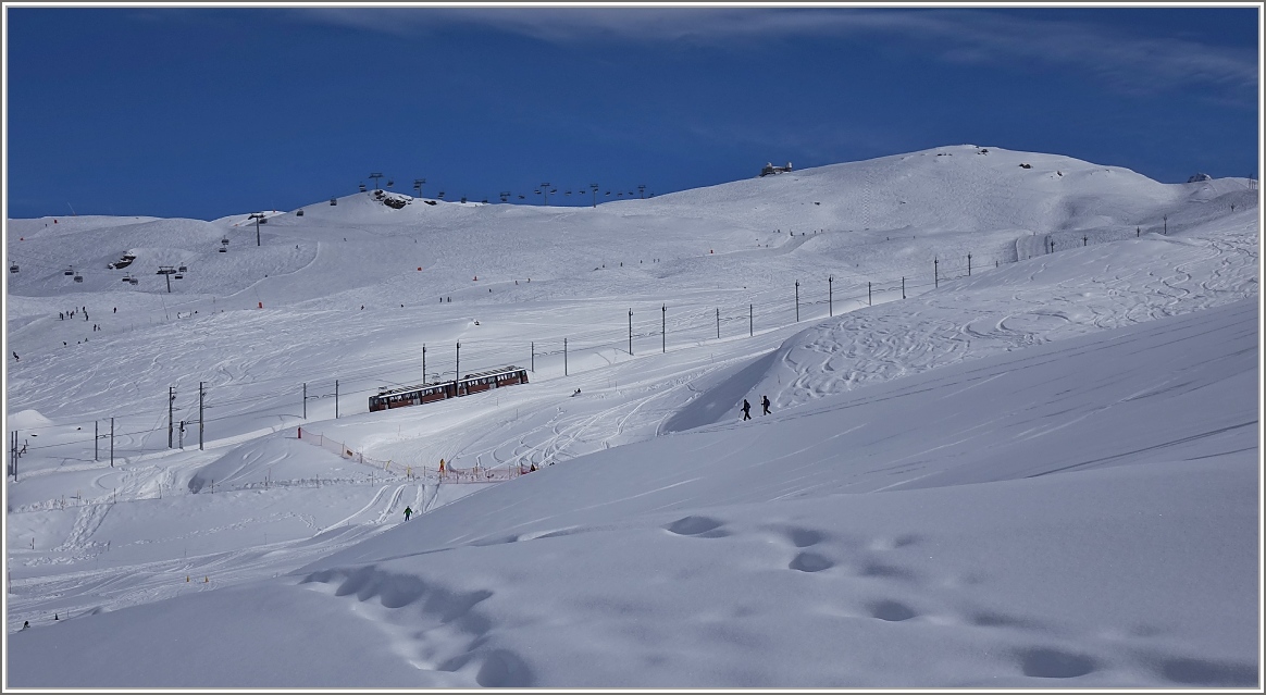 Für jeden ist bei Riffelberg etwas dabei: Skifahren, rodeln,Schneeschulaufen oder mit der Gornergratbahn die Bergwelt geniessen.
(27.02.2014) 