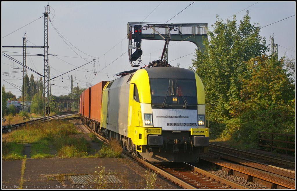 F�r TX Logistik war ES 64 U2-095 / 182 595-9 im Einsatz und fuhr am 05.09.2014 mit einem Container-Zug durch Uelzen