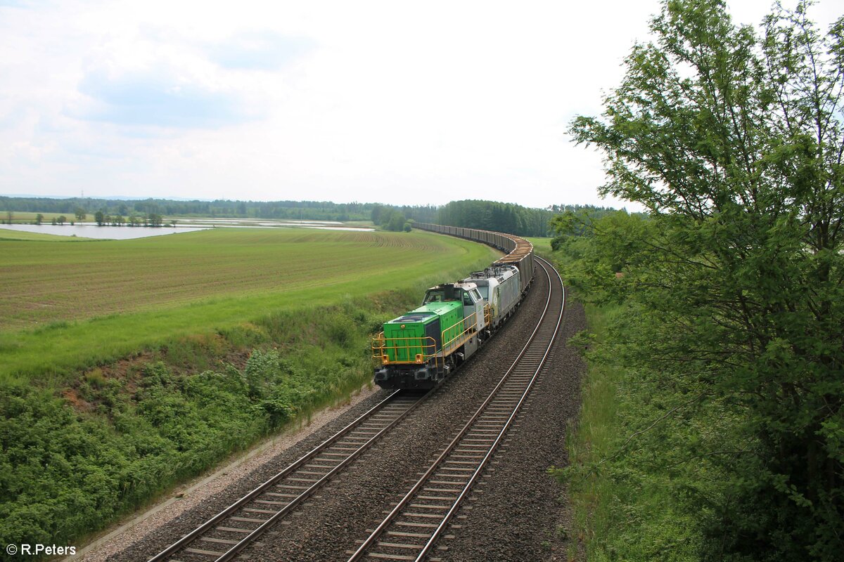 G1700.02 und 193 218   Ludwig van Beethoven  mit dem Hackschnitzelzug aus Wiesau bei Oberteich. 12.06.21