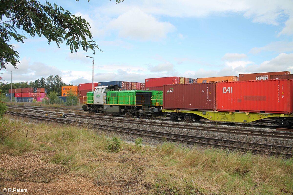 G1700.02 rangiert den zweiten Teil des Containerzuges aus dem Terminal raus und drückt ihn auf Gleis4 an Teil 1. 28.08.21