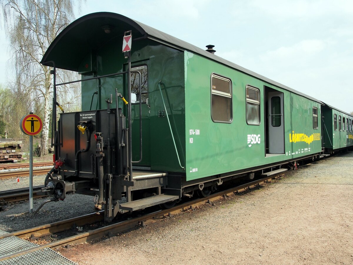 Gepäck- und Schaffnerwagen KD der Lößnitzgrundbahn in Radeberg am 12.04.2016.