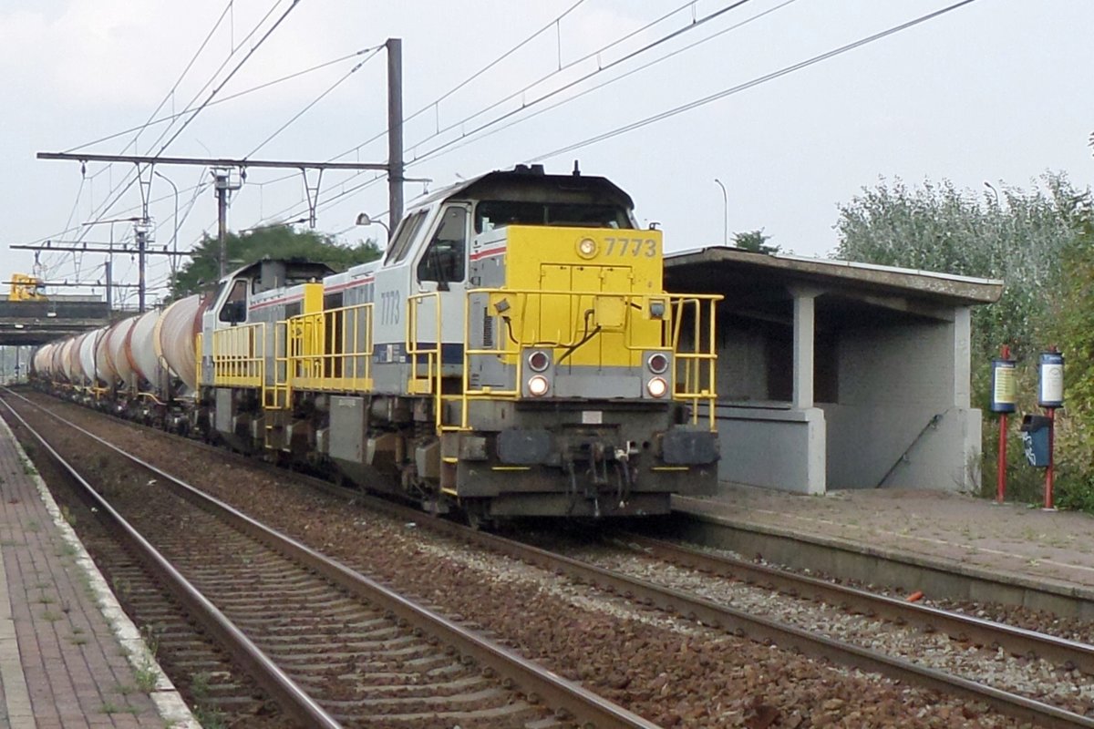 Getreidezug mit 7773 durchfahrt am 18 Juni 2014 Antwerpen-Noorderdokken.