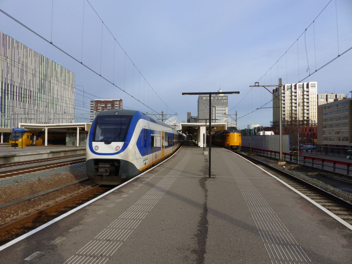 Gleis 1 en 2 Leiden Centraal Station 10-12-2019.

Spoor 1 en 2 Leiden Centraal Station 10-12-2019.