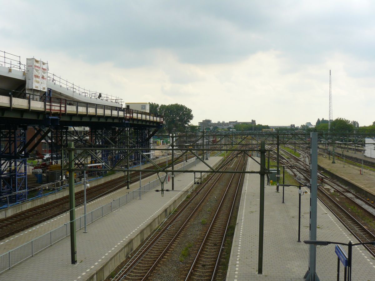 Gleis 9 und 10 Den Haag Centraal Station 21-08-2015.

Spoor 9 en 10 Den Haag Centraal Station 21-08-2015.