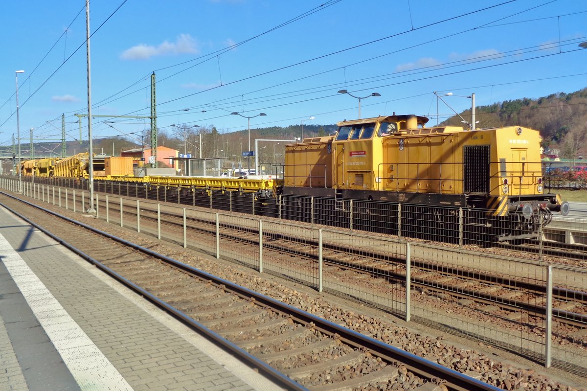 Gleisbauzug mit 293 010 steht in Bad Schandau am 7 April 2018.