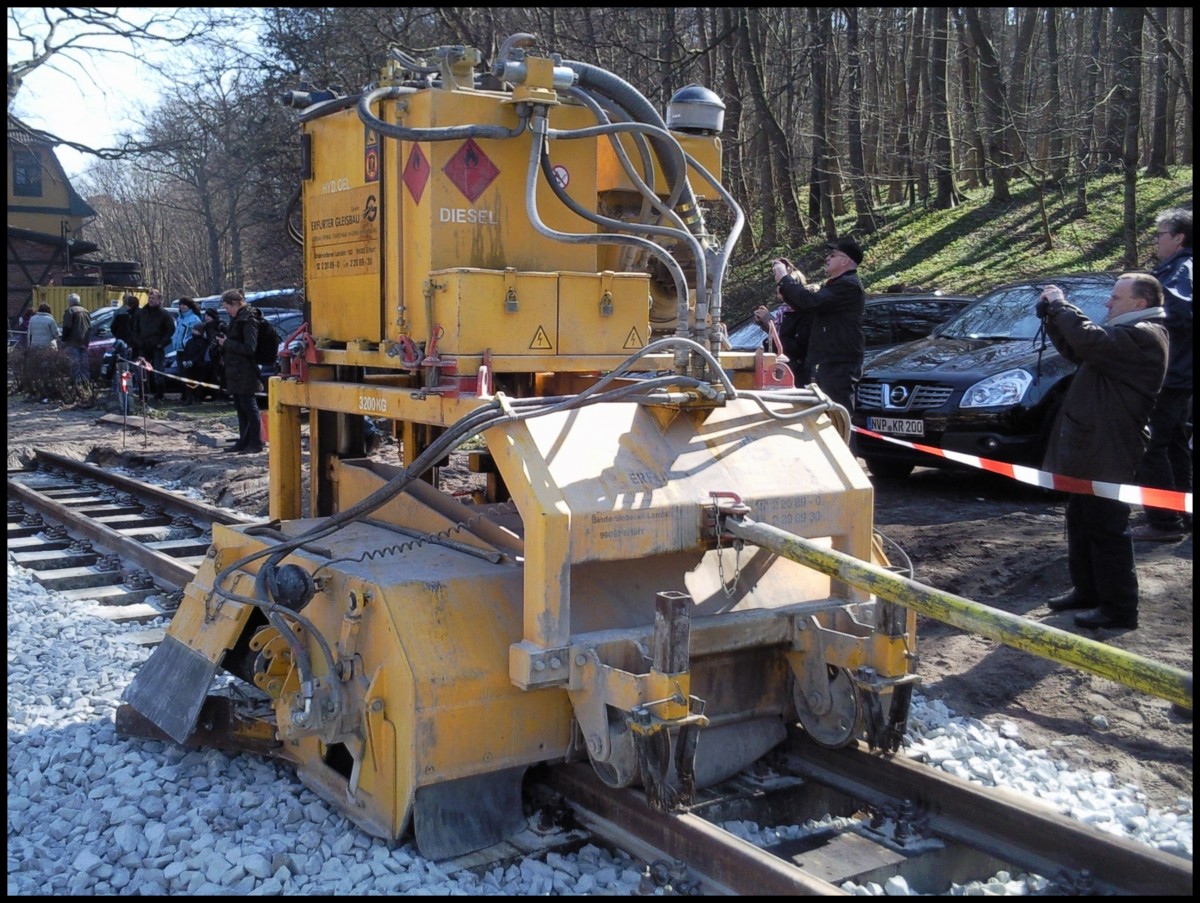 Gleisstopfmaschine in G�hren am 06.04.2012
