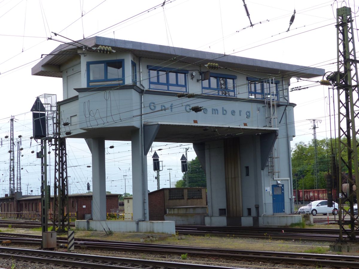 Gremberg Gnf (Gremberg Nord Fahrdienstleitung) Rangierbahnhof Kln Gremberg, Porzer Ringstrae, Kln 20-05-2016.


Seinhuis Gremberg Gnf (Gremberg Nord Fahrdienstleitung) rangeerstation Keulen Gremberg, Porzer Ringstrae, Keulen 20-05-2016.