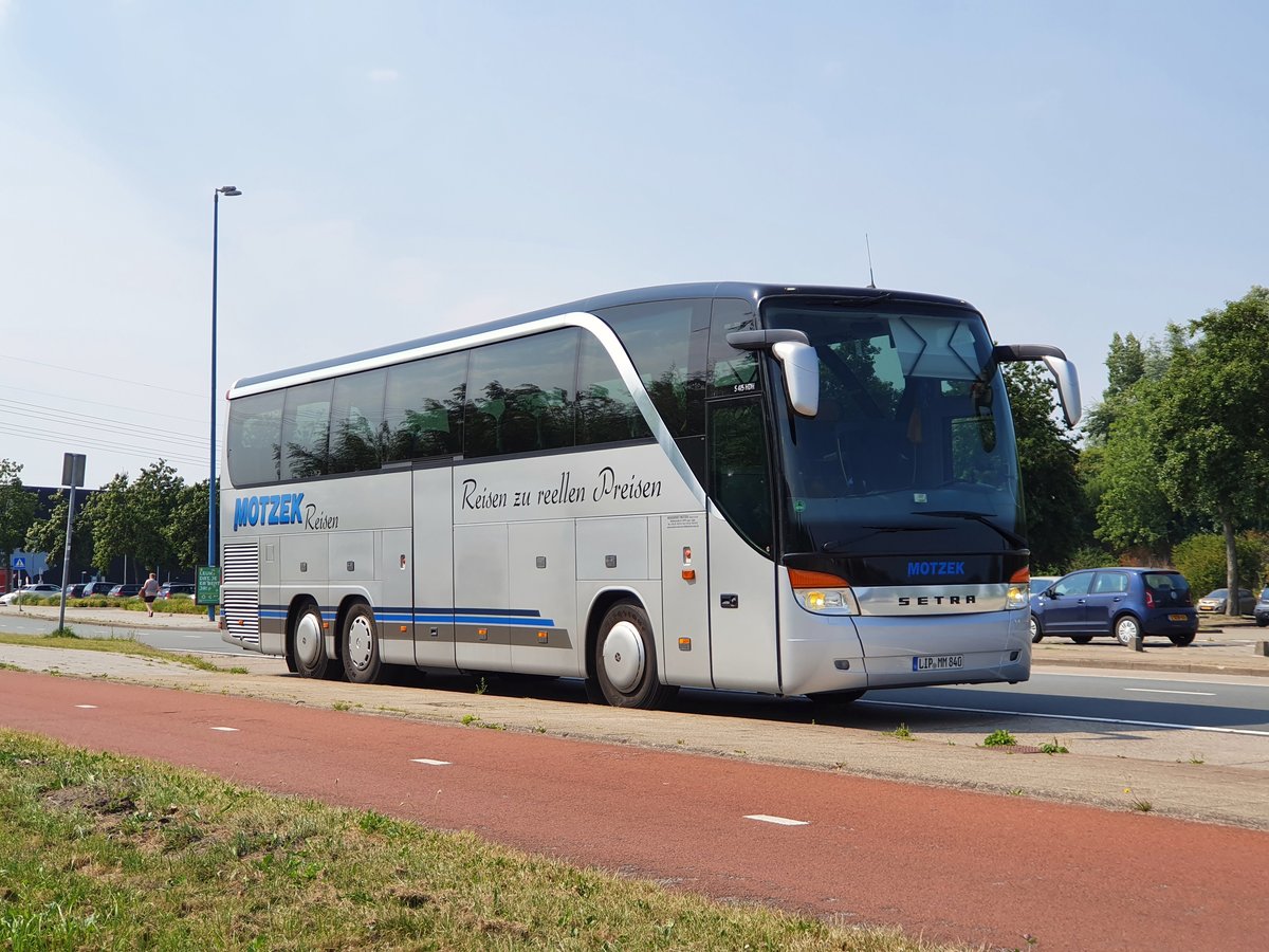 Groningen . 2020-08-11 . Motzek Reisen . LIP-MM-840 . Setra . S 415 HDH 