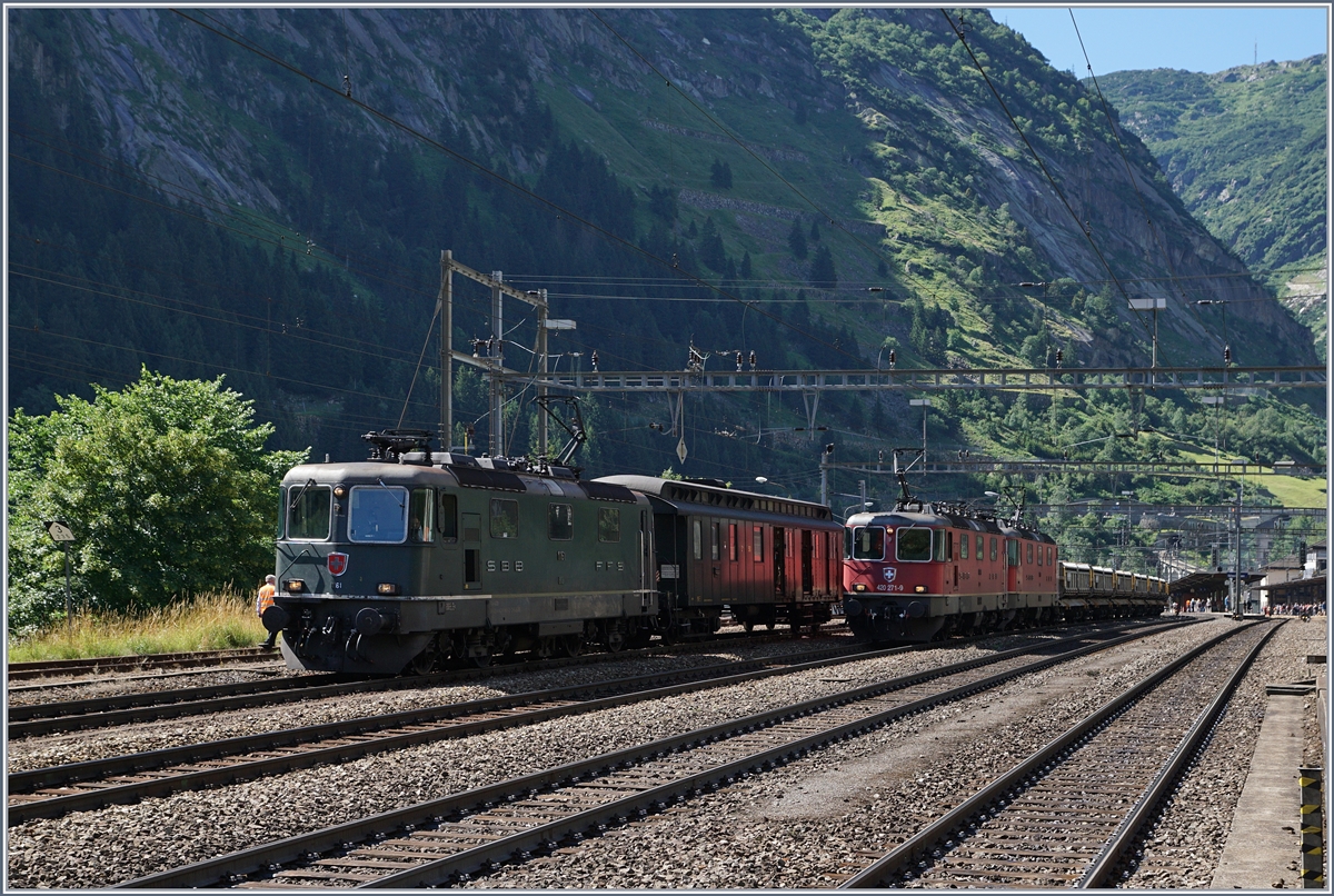 Grüne und rote Re 4/4 II in Göschenen.
28. Juli 2016