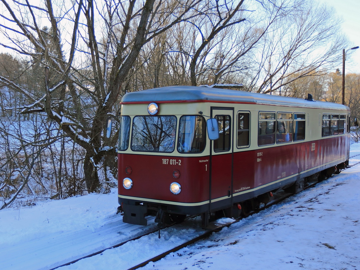 Güntersberge (Harz) Kreuzung mit 187 011-2 der HSB am 22. Januar 2017.