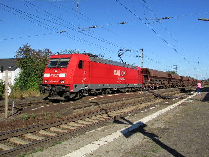 G�terzug 62942 durchf�hrt den Bahnhof Weiterstadt am 05.Sept.2013