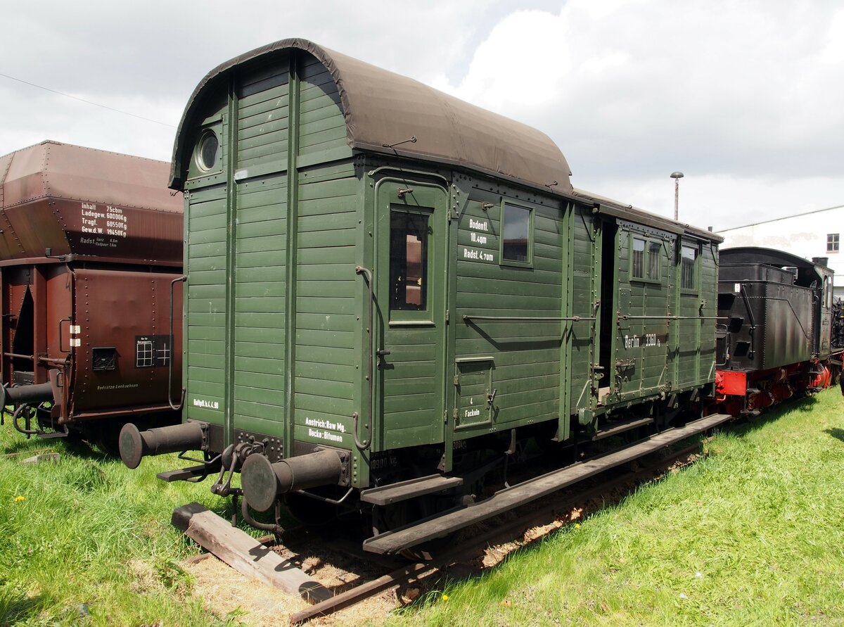 Güterzugbegleitwagen Pwg im Bw Dresden Altstadt beim 7. Dampfloktreffen am 17.04.2015.