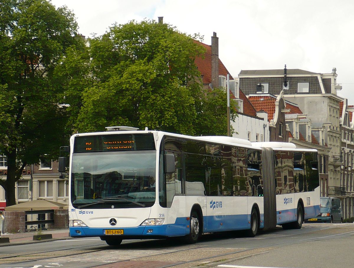 GVBA Bus 314 Mercedes-Benz Citaro G Baujahr 2009. Prins Hendrikkade, Amsterdam 18-06-2014.

GVBA bus 314 Mercedes-Benz Citaro G bouwjaar 2009. Prins Hendrikkade, Amsterdam 18-06-2014.