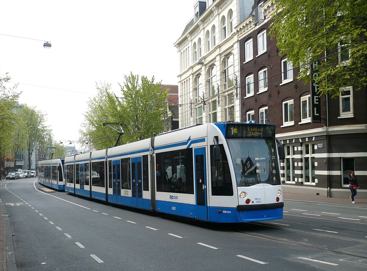 GVBA TW 2067 Nieuwezijds Voorburgwal, Amsterdam 08-05-2013.

GVBA tram 2067 Nieuwezijds Voorburgwal, Amsterdam 08-05-2013.