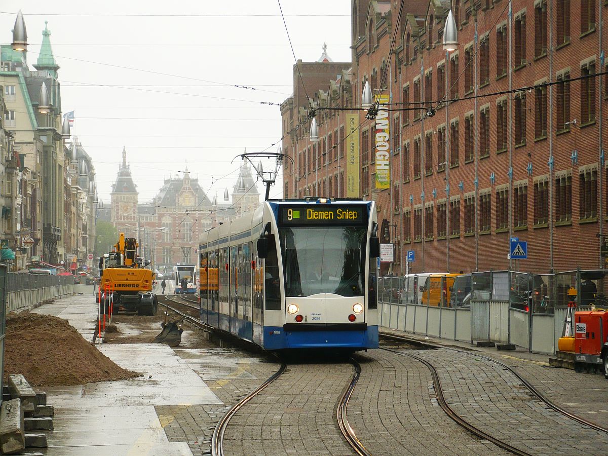 GVBA TW 2086 Damrak, Amsterdam 28-05-2014.

GVBA tram 2086 Damrak, Amsterdam 28-05-2014.