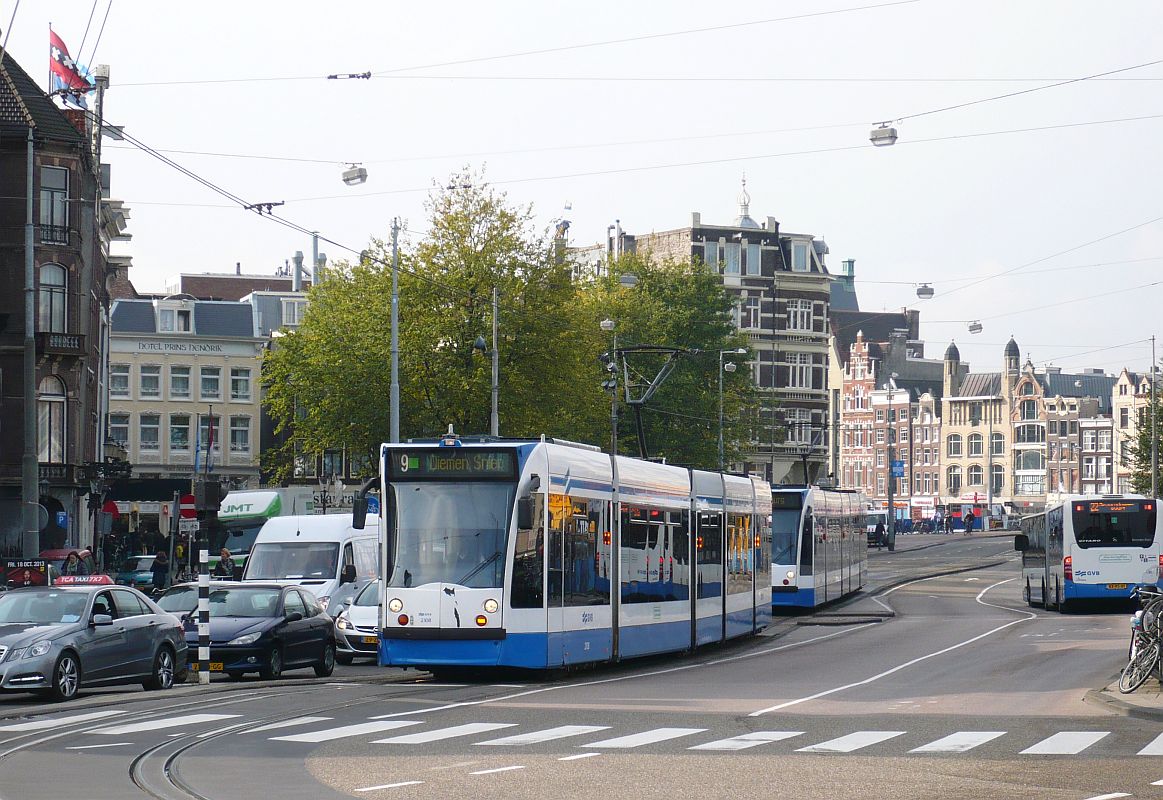 GVBA TW 2108 Prins Hendrikkade Amsterdam 16-10-2013.

GVBA tram 2108 Prins Hendrikkade Amsterdam 16-10-2013.